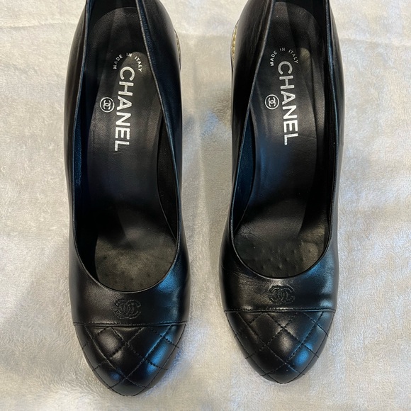 🔥🔥CHANEL🔥🔥 Gorgeous Black Lambskin Heels - Picture 14 of 16